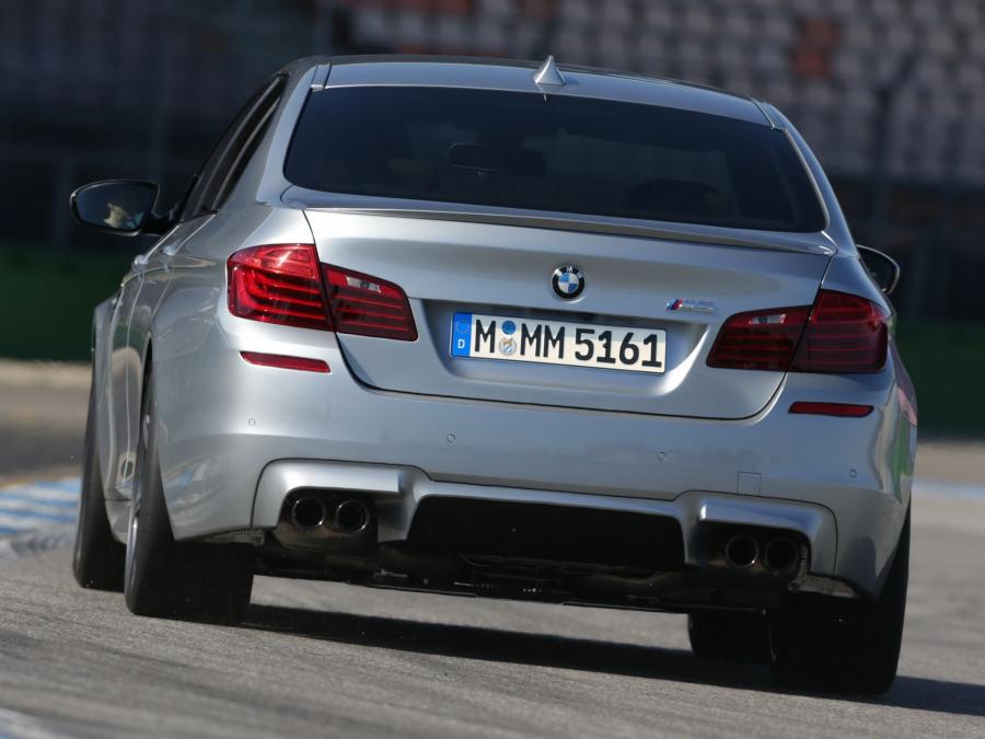  BMW M5 Competition Package 2013 года  (фото 15 из 16)